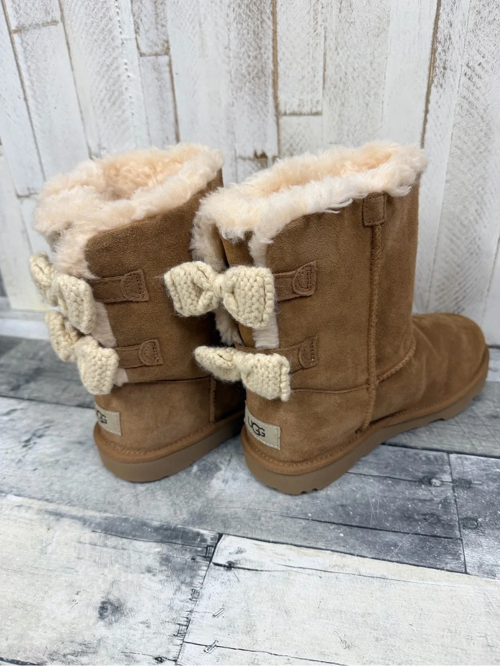 UGG BAILEY KNIT BOW CHESTNUT BOOTS - YOUTH Size 4